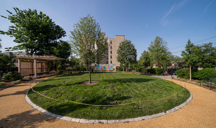 circular lawn